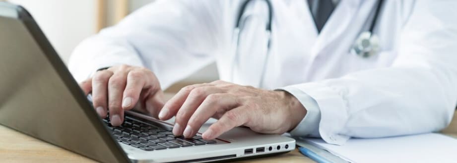 A prescrição eletrônica é uma versão digital da prescrição médica tradicional. Este documento digital é utilizado para orientar o paciente sobre o tratamento e acompanhamento de doenças, sendo uma ferramenta essencial na prática médica. 