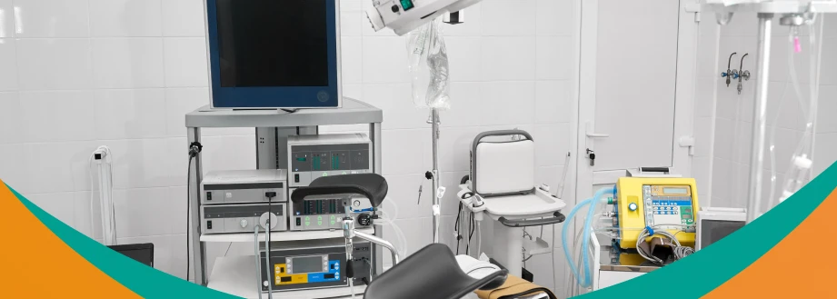 Imagem mostrando equipamentos médicos essenciais usados em clínicas e consultórios, destacando a importância desses elementos na prática médica. Guia abrangente sobre equipamentos médicos para profissionais da saúde.