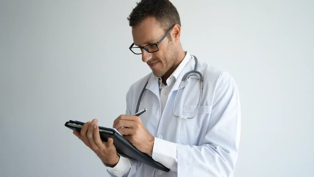 90% dos médicos aprovam o Exame Nacional de Proficiência em Medicina.