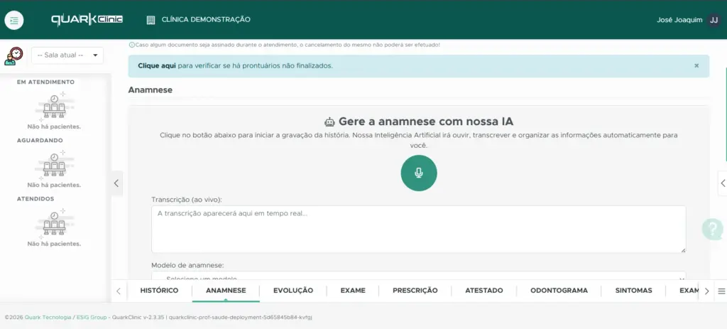 Tela do sistema QuarkClinic demonstrando como a inteligência artificial está otimizando a gestão de clínicas médicas, facilitando o cadastro e análise de dados de pacientes.