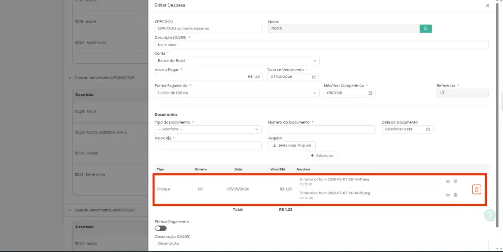 Tela de sistema com seção de pagamento mostrando a linha “Cheque”, número, data, valor e coluna de anexos/arquivos, destacada em vermelho. Conteúdo relacionado a melhorias_quarkclinic_maio_2026.